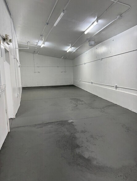 More Photos Of 13851 Saticoy St, Van Nuys Warehouse For Sale