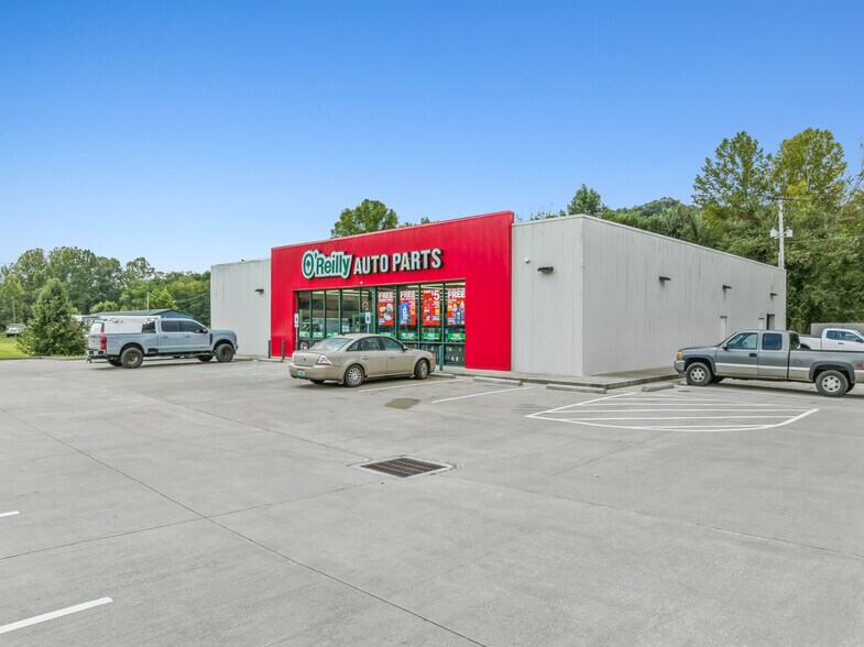 Primary Photo Of 728 Parkway Dr, Salyersville General Retail For Sale