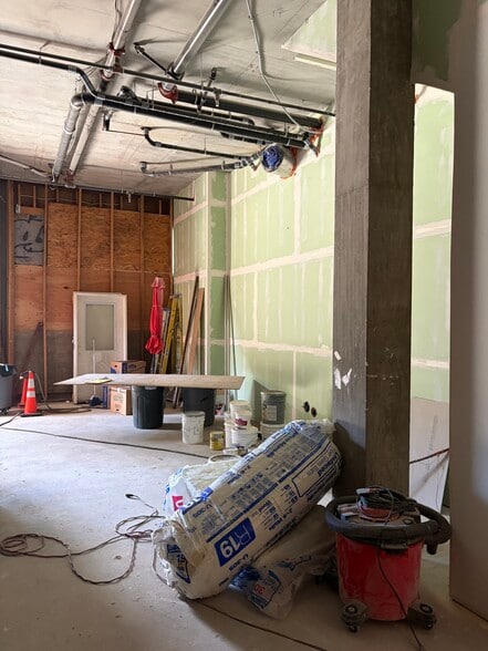 More Photos Of 2799 24th St, San Francisco Storefront For Lease