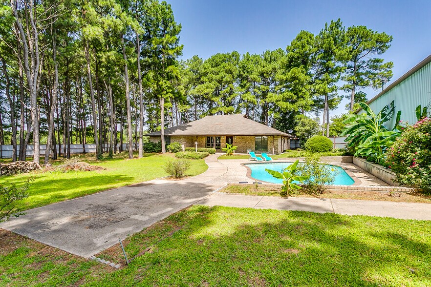 More Photos Of 3433 E Highway 199, Springtown Flex For Sale