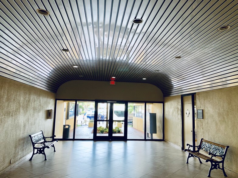 More Photos Of 8370 W Flagler St, Miami Medical For Lease