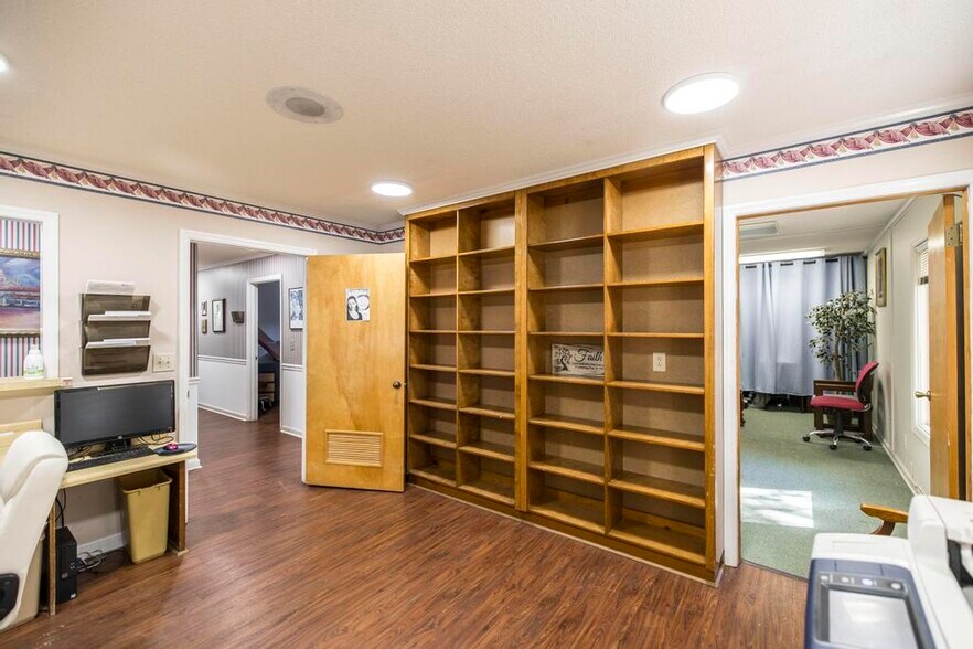 More Photos Of 1020 Keith Dr, Perry Healthcare For Lease