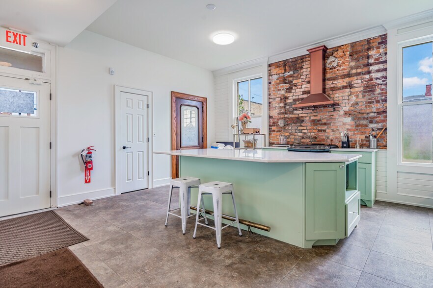 More Photos Of 624 W Wayne St, Fort Wayne Loft Creative Space For Sale