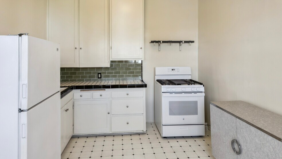More Photos Of 6022 W 8th St, Los Angeles Apartments For Sale