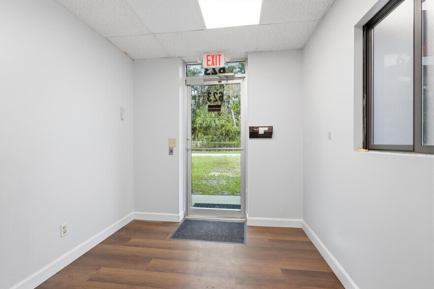 More Photos Of 623 Pleasant St, Lake Helen Flex For Lease