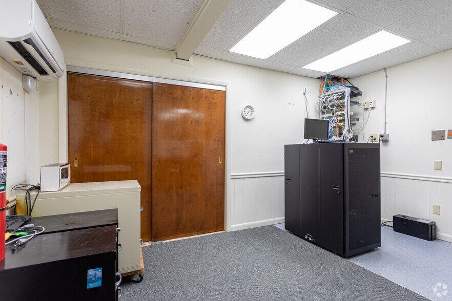 More Photos Of 1310 Nowell Rd, Raleigh Light Distribution For Sale