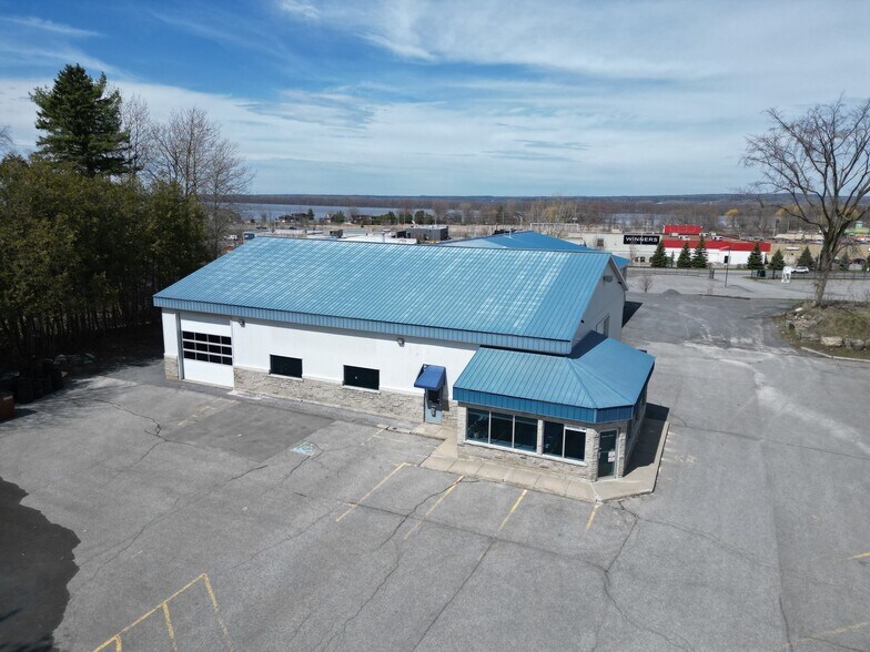 More Photos Of 2724 Laurier St, Clarence-Rockland Service For Sale