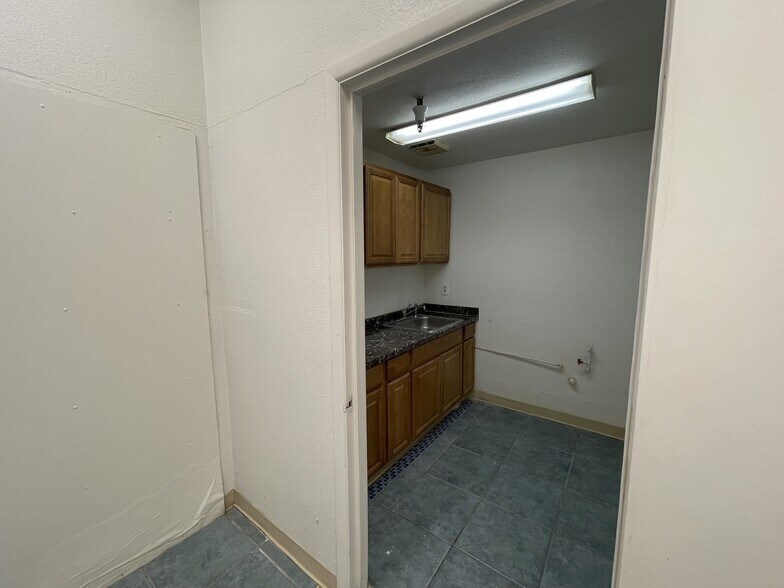 More Photos Of 437 S Gilbert Rd, Mesa Unknown For Lease