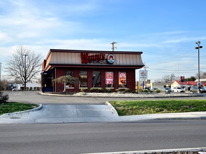 More Photos Of 4595 E Main St, Whitehall Fast Food For Sale