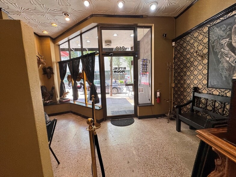 More Photos Of 218-224 State St, Madison Storefront Retail Office For Lease