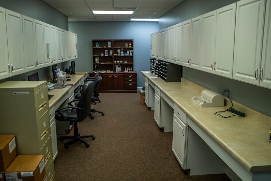 More Photos Of 5078 sunset Blvd, Lexington Medical For Sale