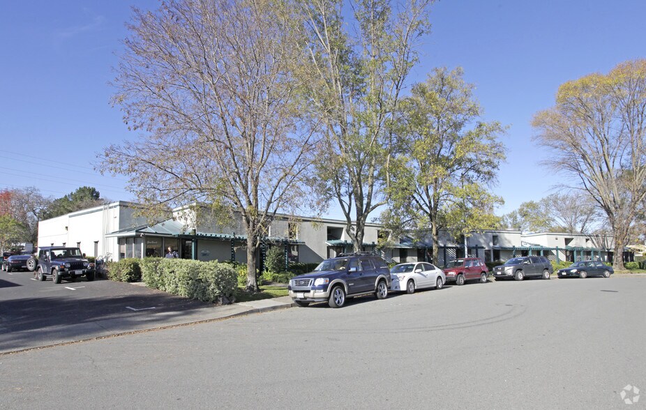 More Photos Of 14 Commercial Blvd, Novato Flex For Lease