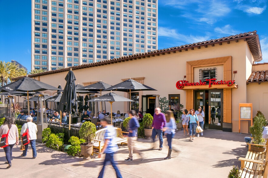 More Photos Of 789 W Harbor Dr, San Diego General Retail For Lease