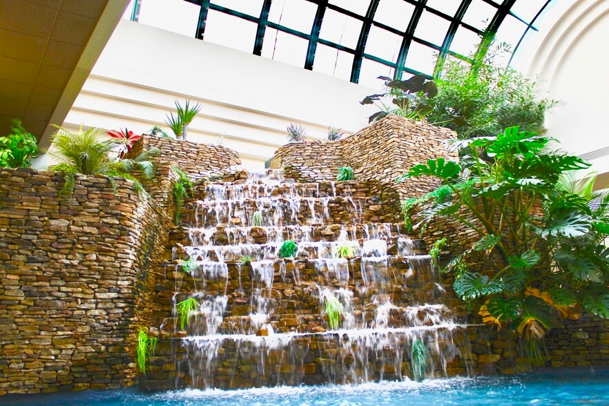 More Photos Of 5600 Brainerd Rd, Chattanooga Unknown For Lease