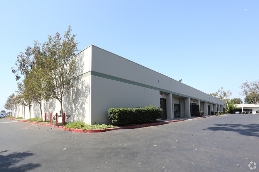More Photos Of 11652 Knott St, Garden Grove Distribution For Lease