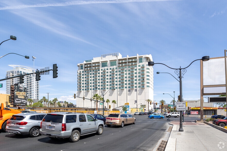 More Photos Of 900 S Las Vegas Blvd, Las Vegas Apartments For Sale