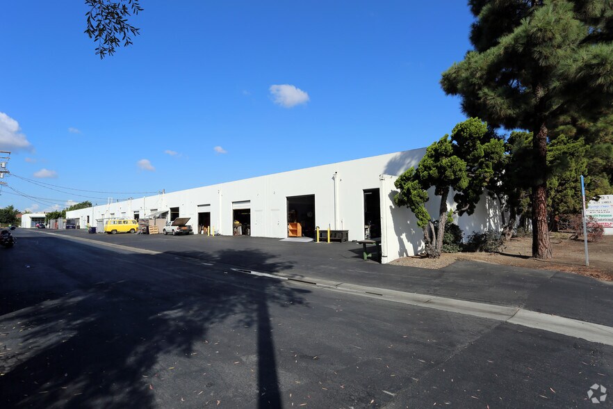 More Photos Of 16131 Gothard St, Huntington Beach Light Manufacturing For Lease