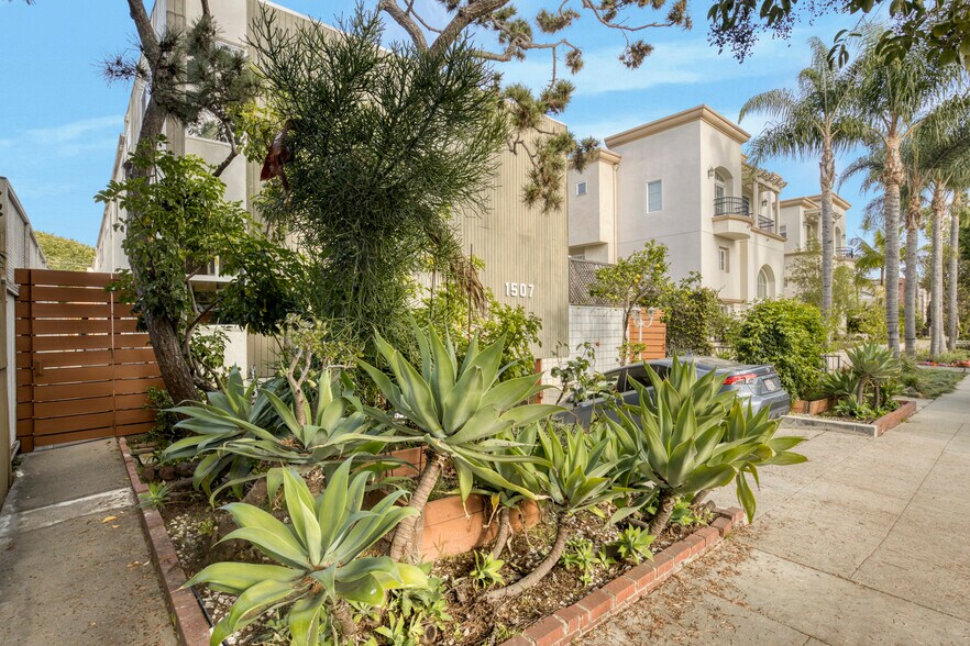 More Photos Of 1507 Berkeley St, Santa Monica Apartments For Sale