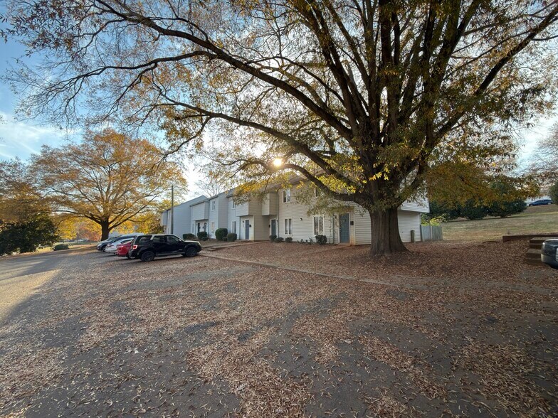 More Photos Of 1931 Mereview Ct, Charlotte Apartments For Sale