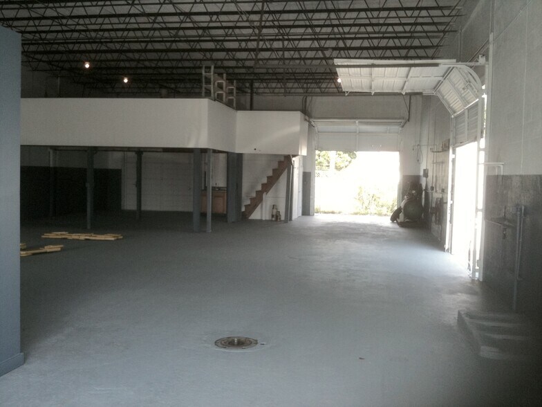 More Photos Of 2780 NE 7th Ave, Pompano Beach Warehouse For Lease