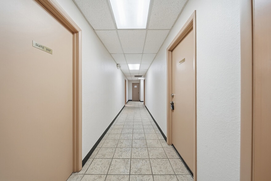 More Photos Of 104 E Fowler Ave, Tampa Office For Sale