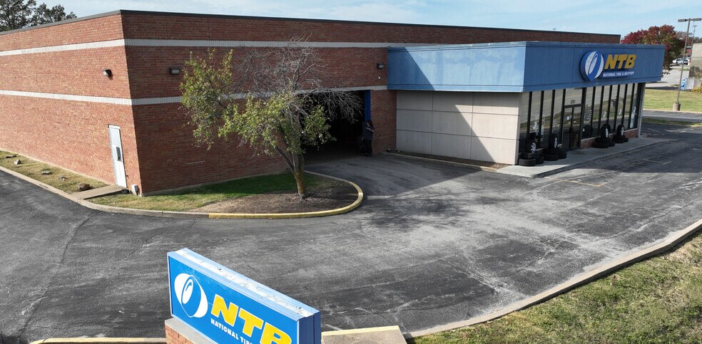 More Photos Of 5701 Suemandy Rd, Saint Peters General Retail For Sale