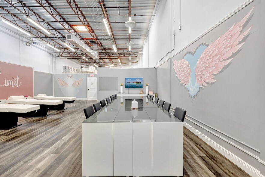 More Photos Of 1200 S Rogers Cir, Boca Raton Warehouse For Lease