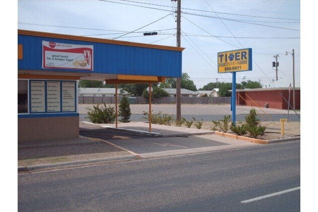 More Photos Of 709 Main St, Wolfforth Fast Food For Sale