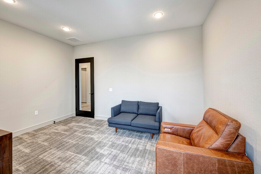 More Photos Of 10242 Greenhouse Rd, Cypress Office For Lease