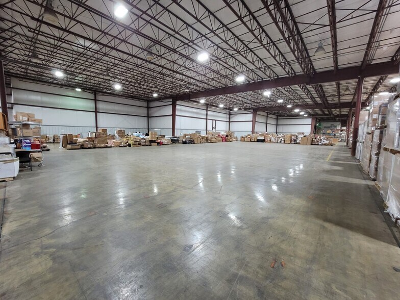More Photos Of 2530 Thomas Ave, Jeannette Warehouse For Lease