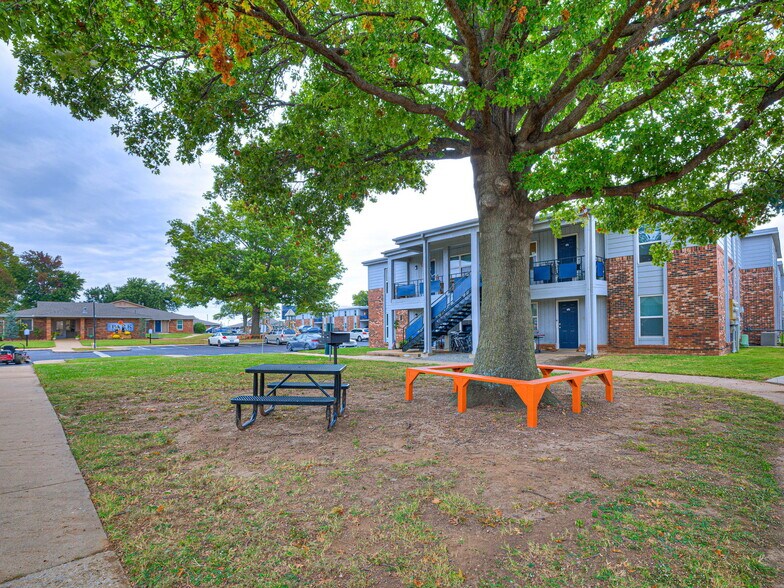 More Photos Of 1220 SE 9th St, Pryor Apartments For Sale