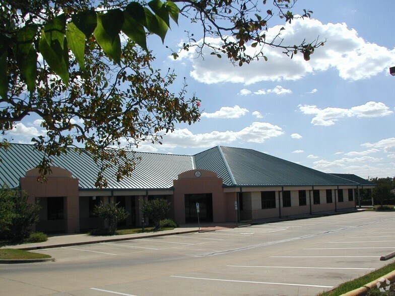 More Photos Of 2010 E Villa Maria Dr, Bryan Office For Lease