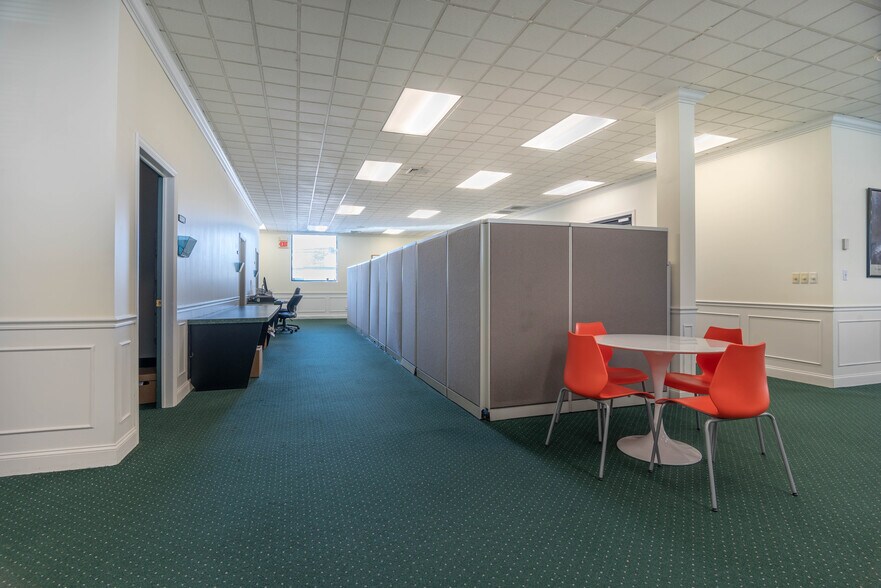 More Photos Of 275 Dixon Ave, Amityville Office For Sale