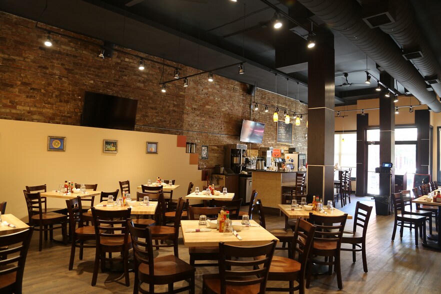 More Photos Of 1104 W Madison St, Chicago Storefront Retail Residential For Sale