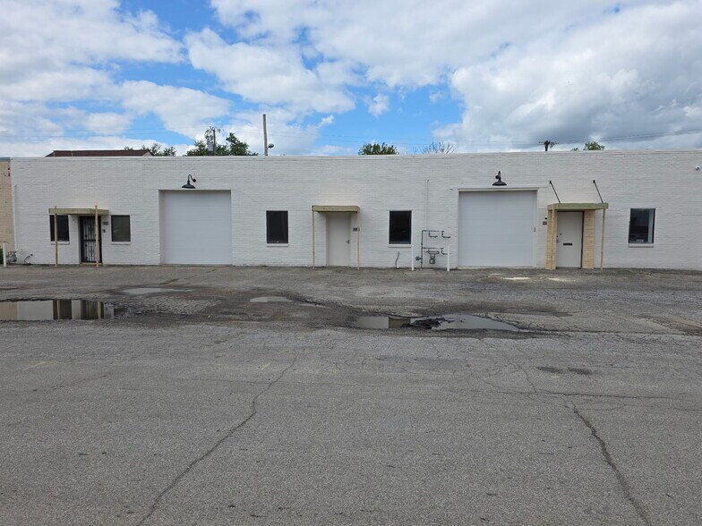 More Photos Of 2214-2228 E 44th St, Indianapolis Warehouse For Lease
