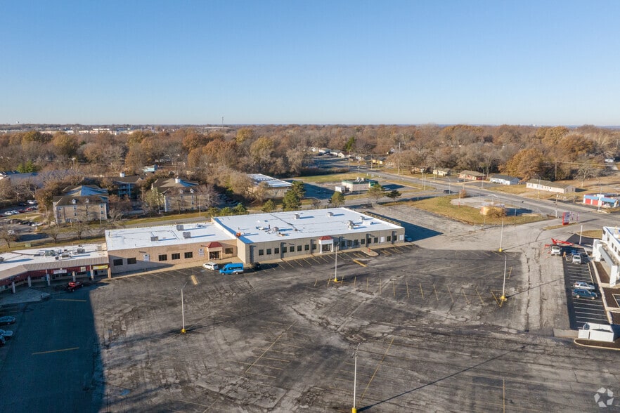 More Photos Of 6801B Longview Rd, Kansas City Warehouse For Lease