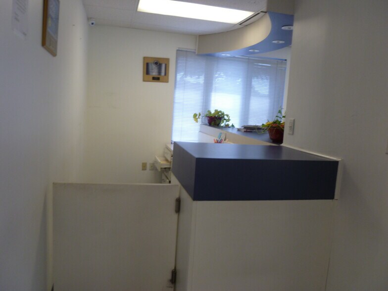 More Photos Of 1342 Old Bridge Rd, Woodbridge Medical For Lease