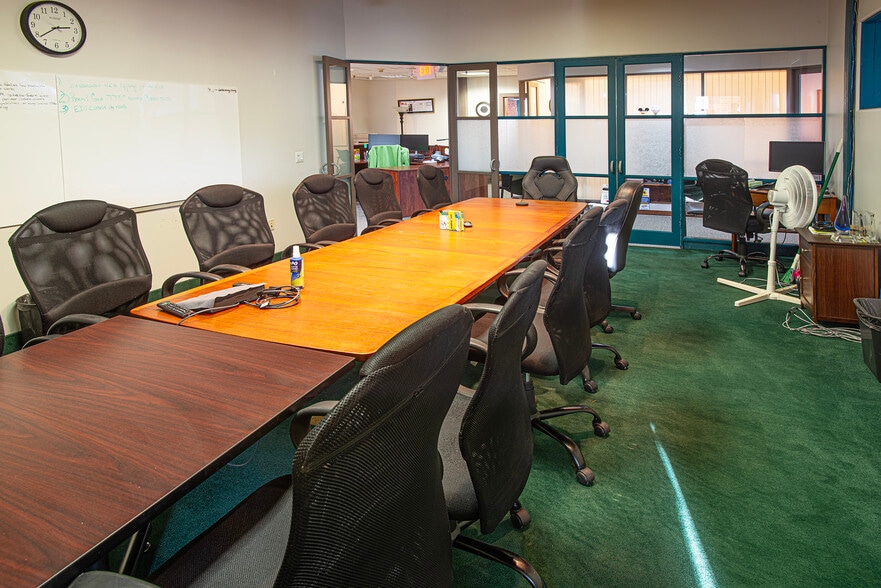 More Photos Of 320 Riverside Dr, Florence Office For Sale