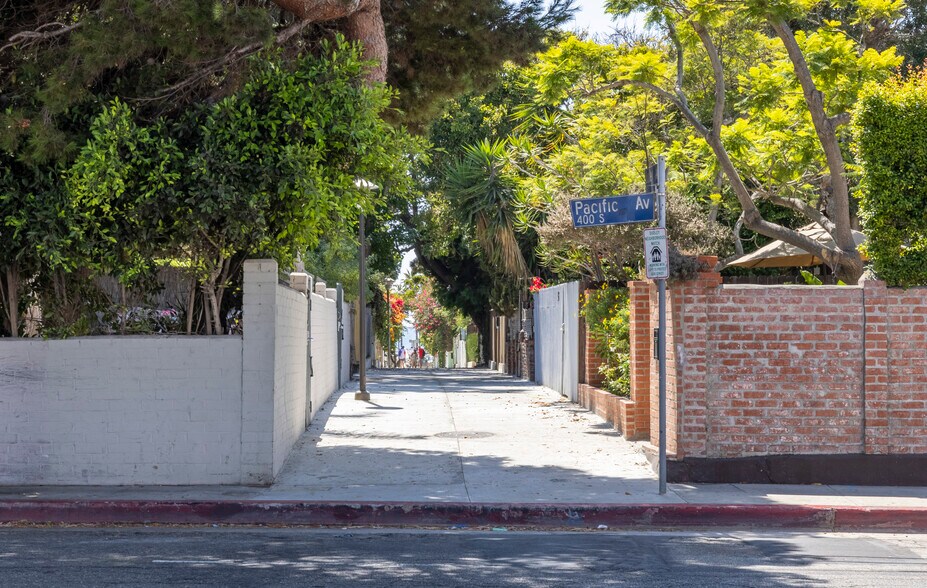 More Photos Of 30 Dudley Ave, Venice Apartments For Sale