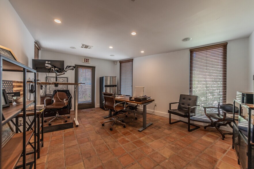 More Photos Of 601 E Ashby Pl, San Antonio Restaurant For Lease