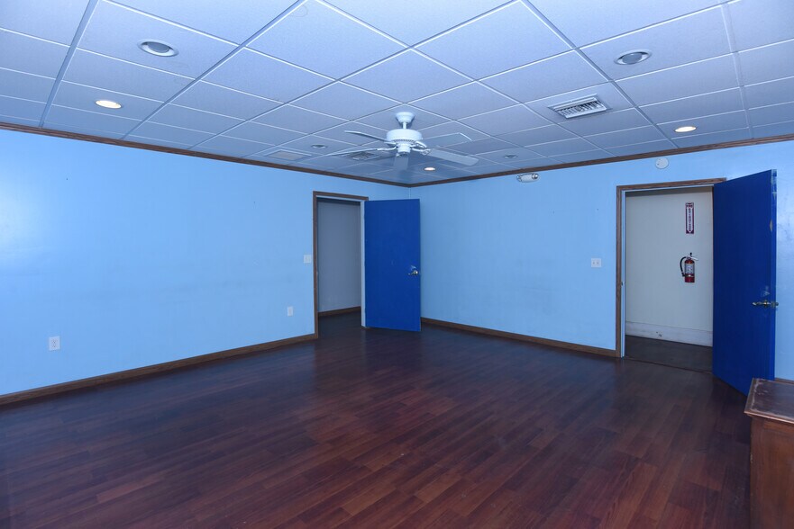 More Photos Of 7120-7122 Topanga Canyon Blvd, Canoga Park Office For Sale
