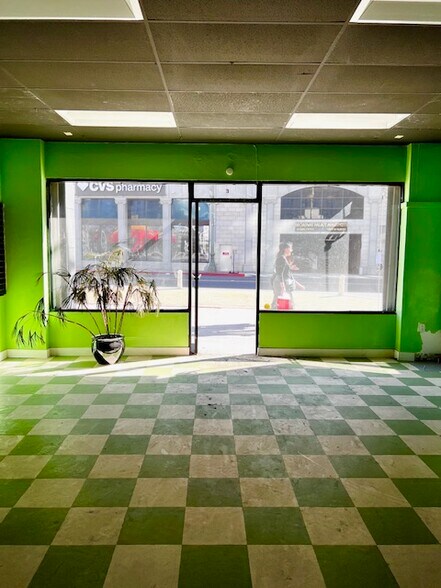 More Photos Of 1001 S Broadway, Los Angeles Storefront For Lease