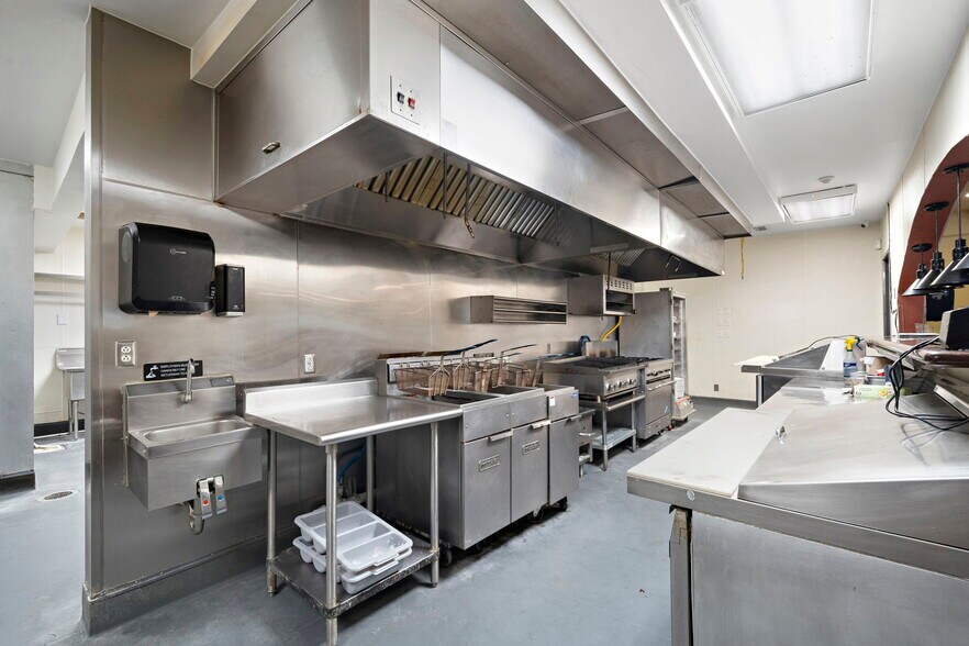 More Photos Of 2320 NASA Pky, Seabrook Restaurant For Sale