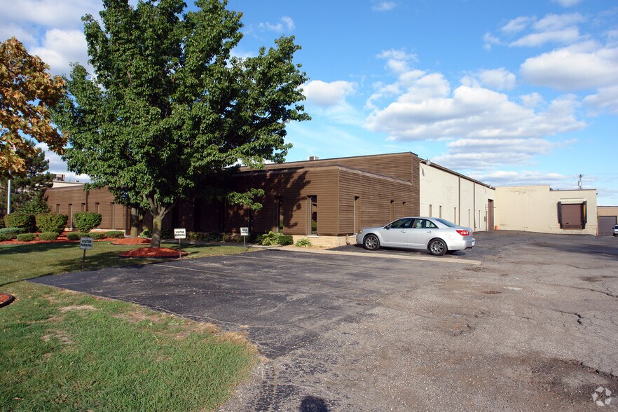 Primary Photo Of 23936 Industrial Park Dr, Farmington Hills Warehouse For Lease