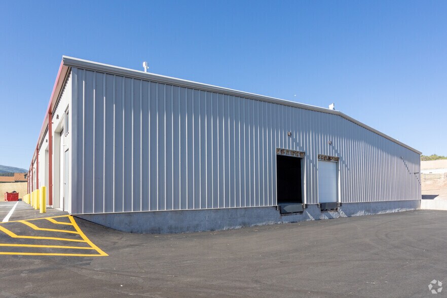 More Photos Of 707 Plane St, Gypsum Warehouse For Sale
