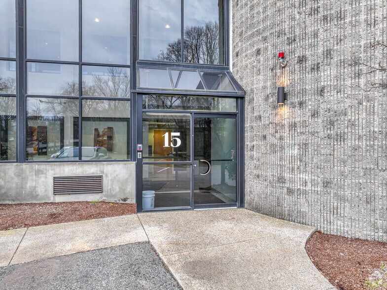 More Photos Of 15 Walnut St, Wellesley Office For Lease