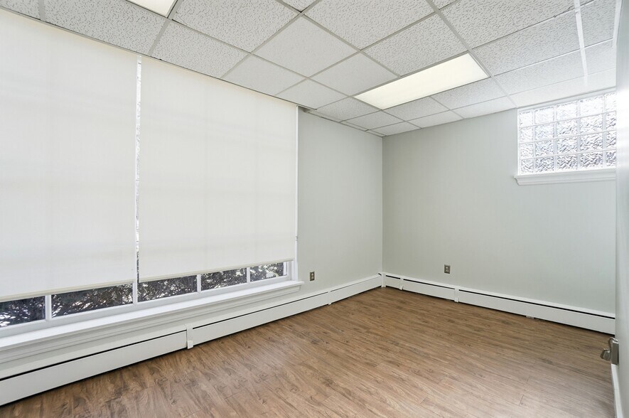 More Photos Of 2337 Victory Pky, Cincinnati Office Residential For Sale