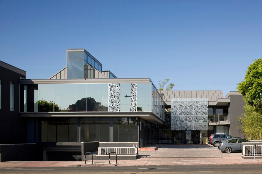 More Photos Of 639-641 N Larchmont Blvd, Los Angeles Loft Creative Space For Sale