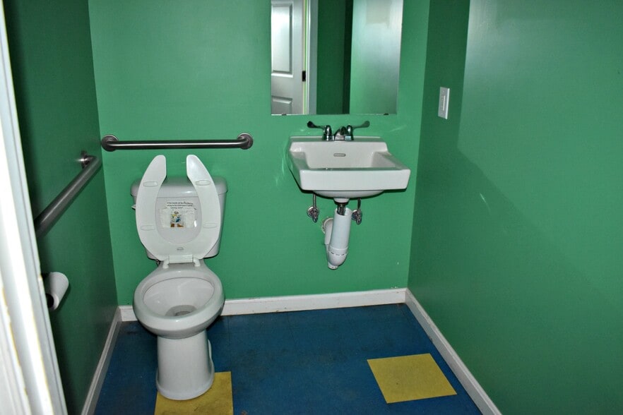 More Photos Of 11275 Edge Hill Rd, Newburg Service For Sale