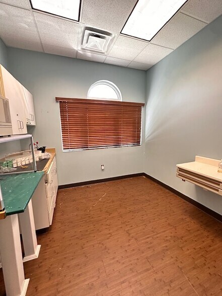 More Photos Of 5084 Villa Linde Pky, Flint Office For Sale